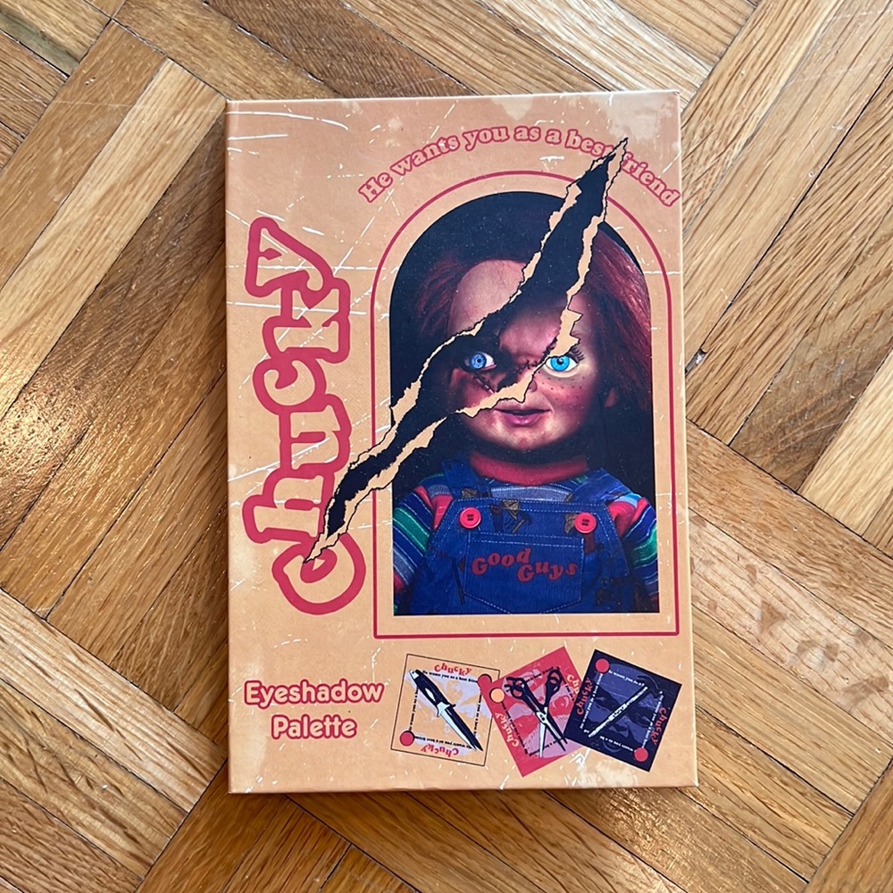 Child’s Play Chucky Eyeshadow set w broken mirror 12 colors brand new never used